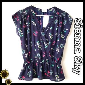 ♥️ NWT:SiennaSky:Size:S/Blue Floral Peplum Blouse